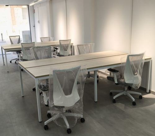 Mesas coworking Line con sillas Tirana de oficina